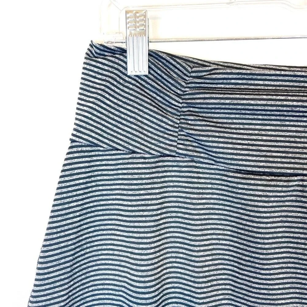 Gray Black Striped Knit Skirt A‑Line Stretch Travel Comfort Medium